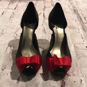 Isabel Toledo black satin-like peep toe heels